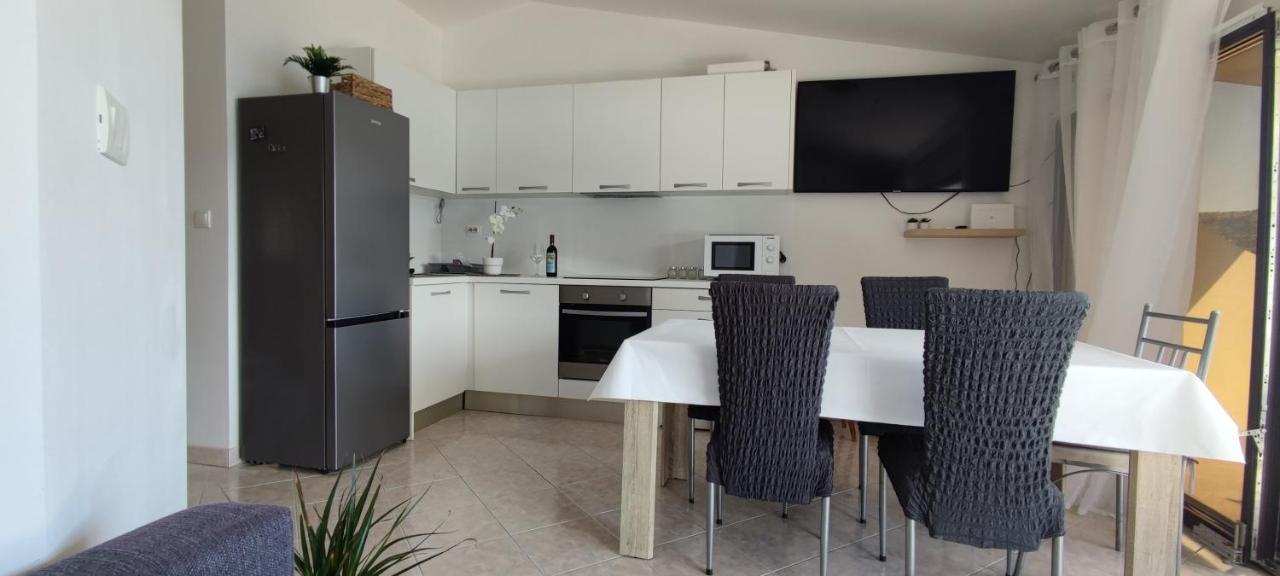 Apartman Mila Marina Zewnętrze zdjęcie